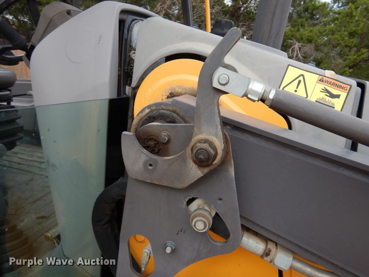 image for item DJ0825 2013 Volvo BL60B  backhoe