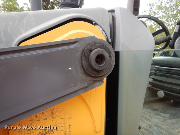 image for item DJ0825 2013 Volvo BL60B  backhoe