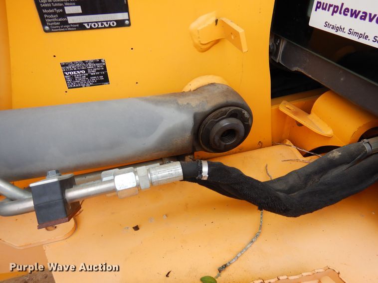 image for item DJ0825 2013 Volvo BL60B  backhoe