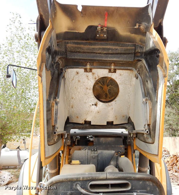 image for item DJ0825 2013 Volvo BL60B  backhoe