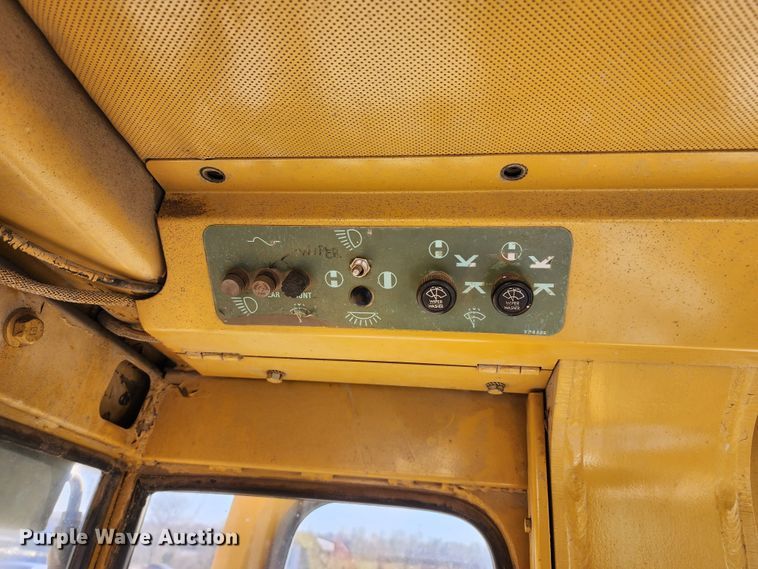 image for item DL6604 1993 Caterpillar 973  track loader