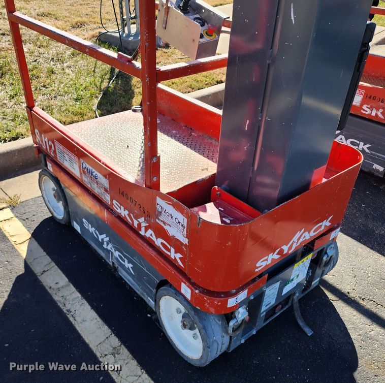 image for item DM4791 Skyjack SJ12  scissor lift