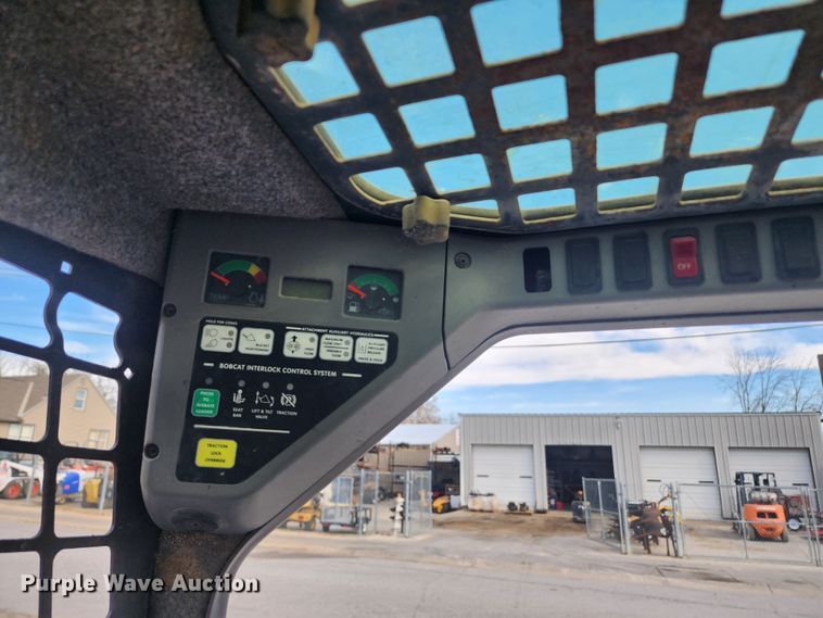 image for item DM4845 2007 Bobcat T190  tracked skid steer loader