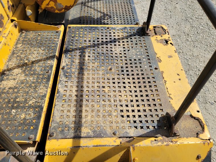 image for item DM8065 1995 Caterpillar D20D  haul truck