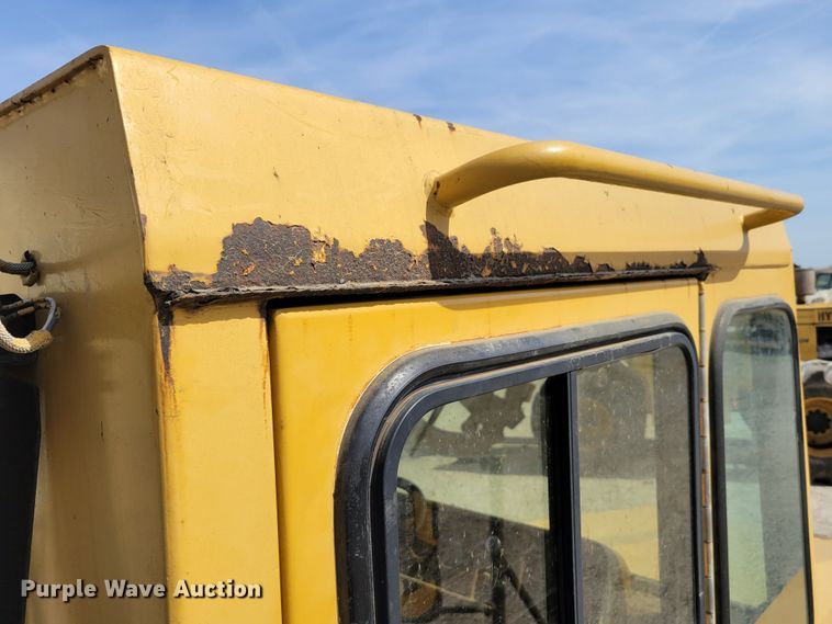 image for item DM8065 1995 Caterpillar D20D  haul truck