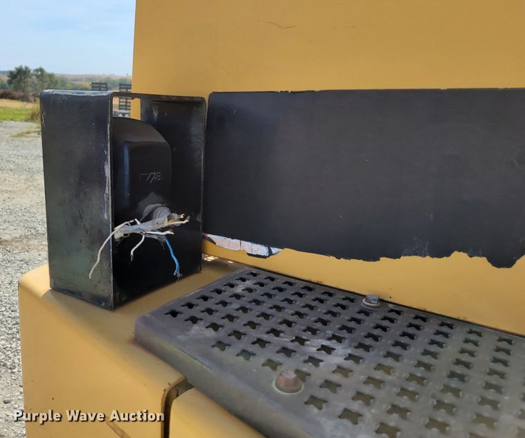 image for item DM8065 1995 Caterpillar D20D  haul truck