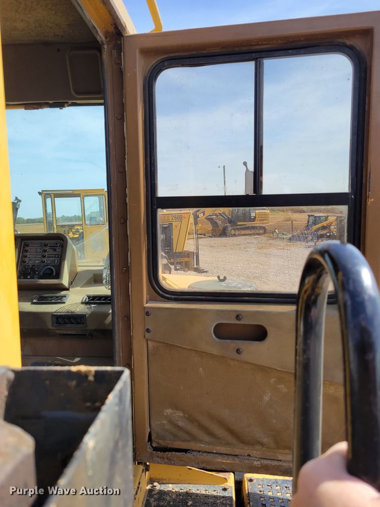 image for item DM8065 1995 Caterpillar D20D  haul truck