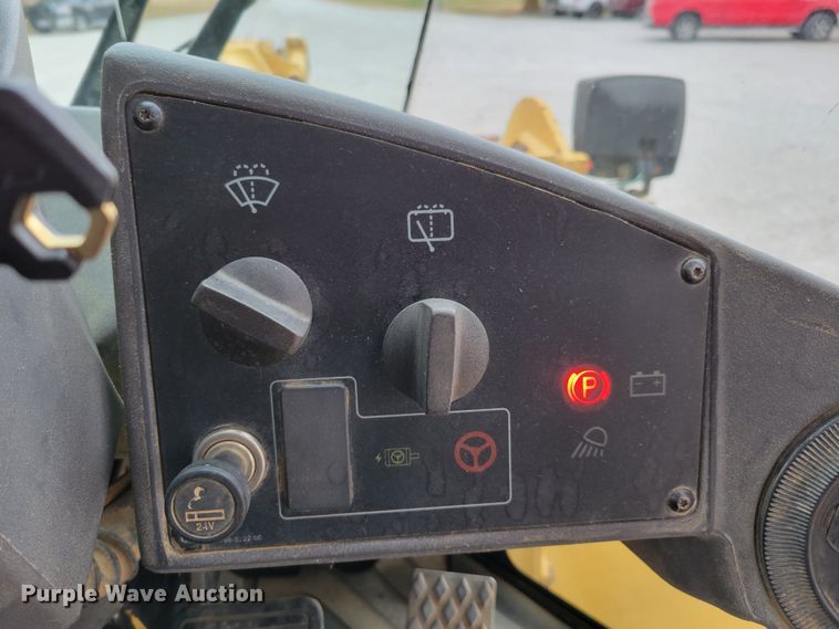 image for item DM8096 2002 Caterpillar 938G wheel loader