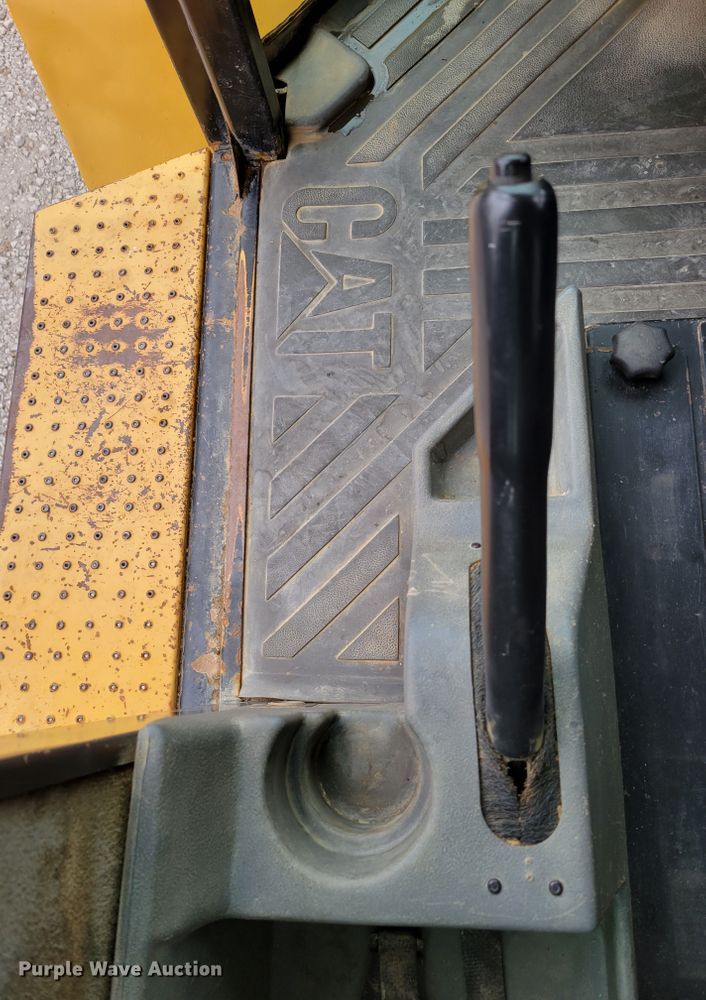 image for item DM8096 2002 Caterpillar 938G wheel loader