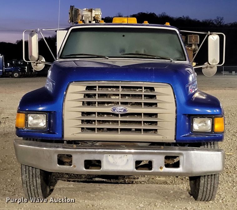 image for item DM8099 1997 Ford F800  utility / service truck