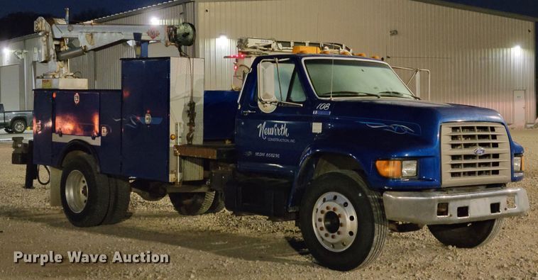 image for item DM8099 1997 Ford F800  utility / service truck