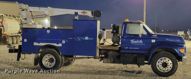 image for item DM8099 1997 Ford F800  utility / service truck