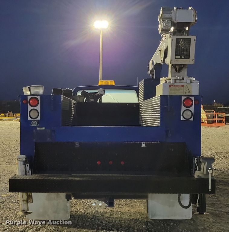 image for item DM8099 1997 Ford F800  utility / service truck