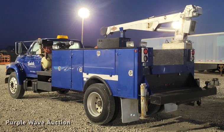 image for item DM8099 1997 Ford F800  utility / service truck