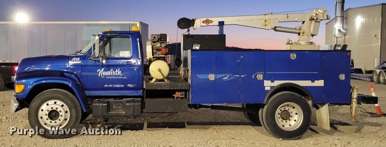 image for item DM8099 1997 Ford F800  utility / service truck