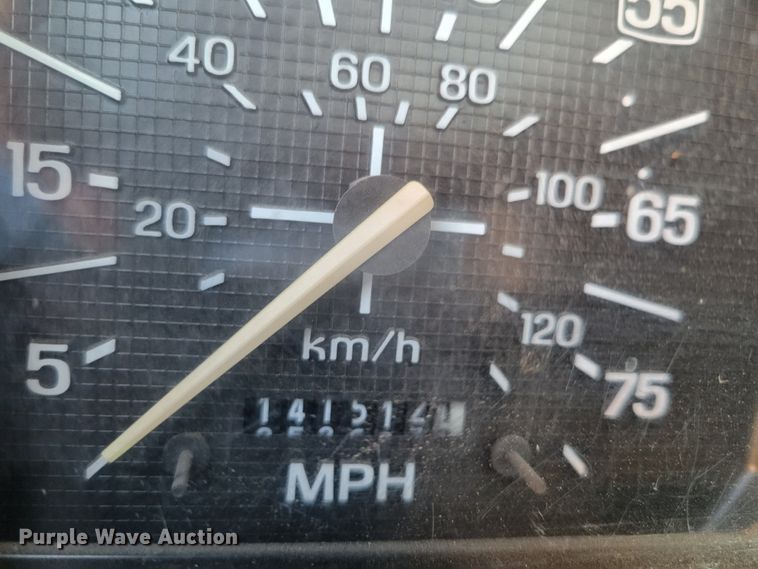 image for item DM8099 1997 Ford F800  utility / service truck