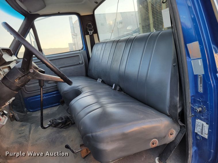 image for item DM8099 1997 Ford F800  utility / service truck