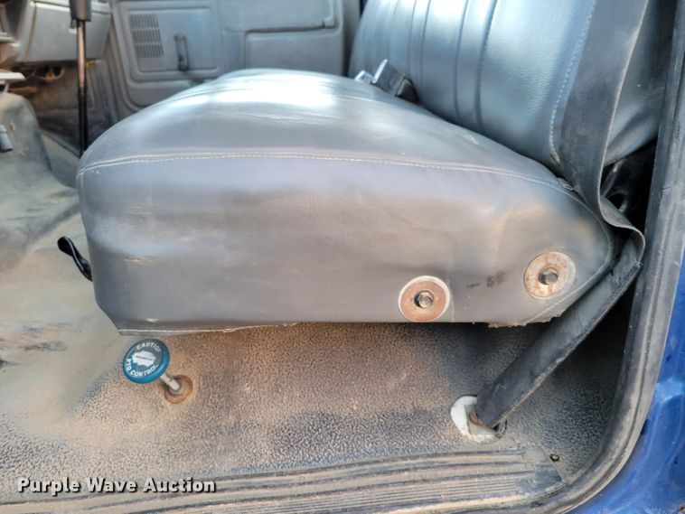 image for item DM8099 1997 Ford F800  utility / service truck