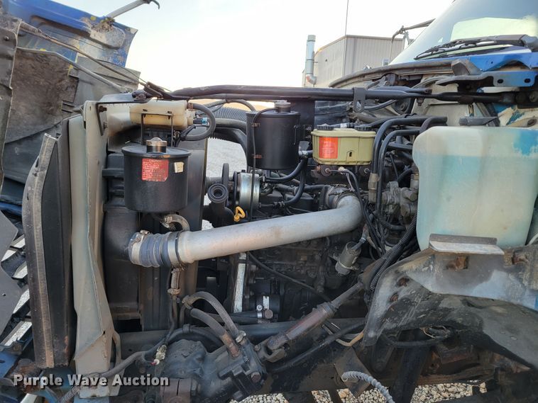 image for item DM8099 1997 Ford F800  utility / service truck