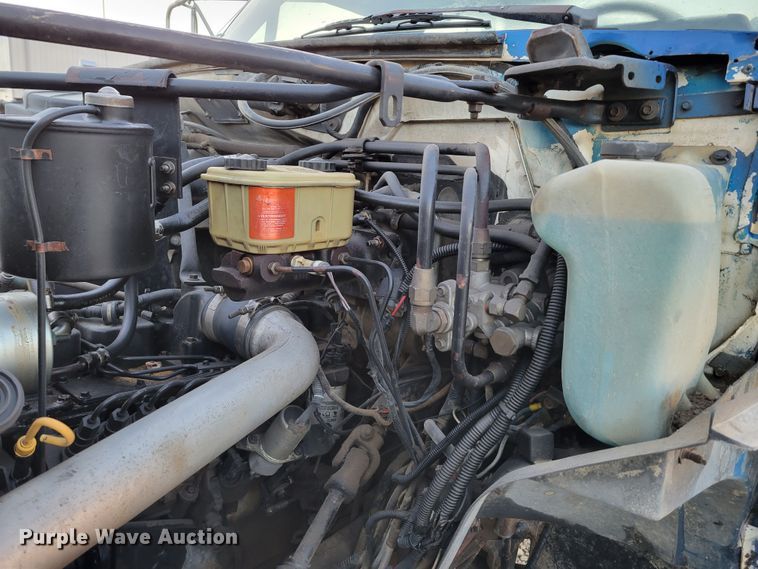 image for item DM8099 1997 Ford F800  utility / service truck