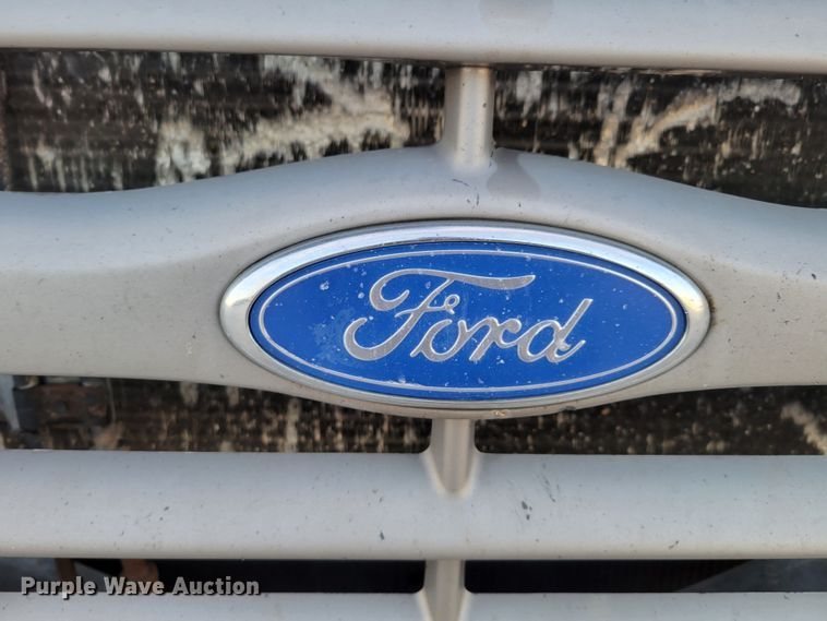 image for item DM8099 1997 Ford F800  utility / service truck