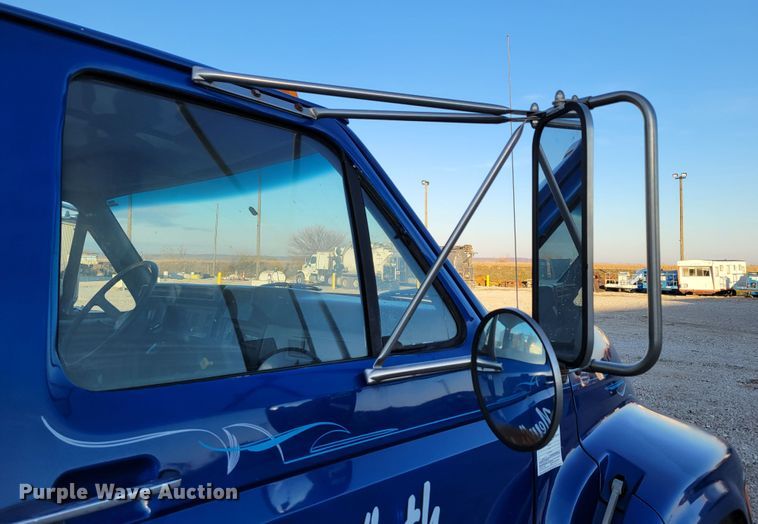 image for item DM8099 1997 Ford F800  utility / service truck