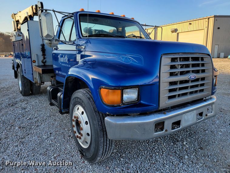 image for item DM8099 1997 Ford F800  utility / service truck