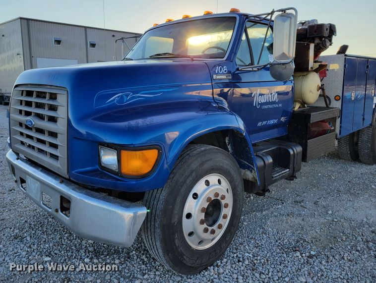 image for item DM8099 1997 Ford F800  utility / service truck