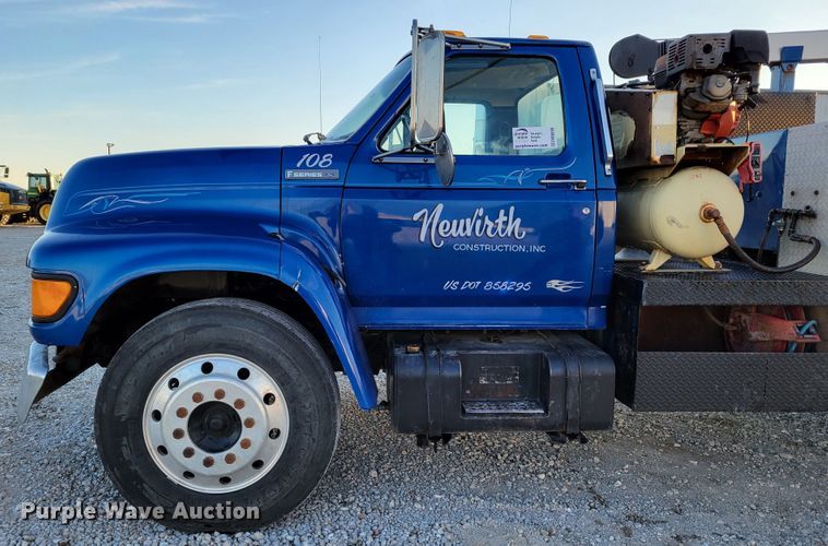 image for item DM8099 1997 Ford F800  utility / service truck