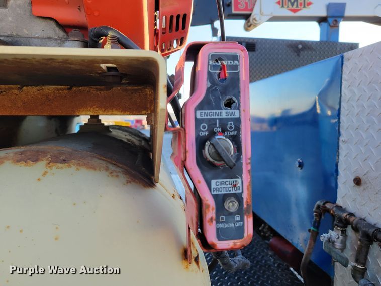 image for item DM8099 1997 Ford F800  utility / service truck