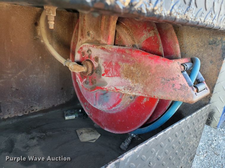 image for item DM8099 1997 Ford F800  utility / service truck