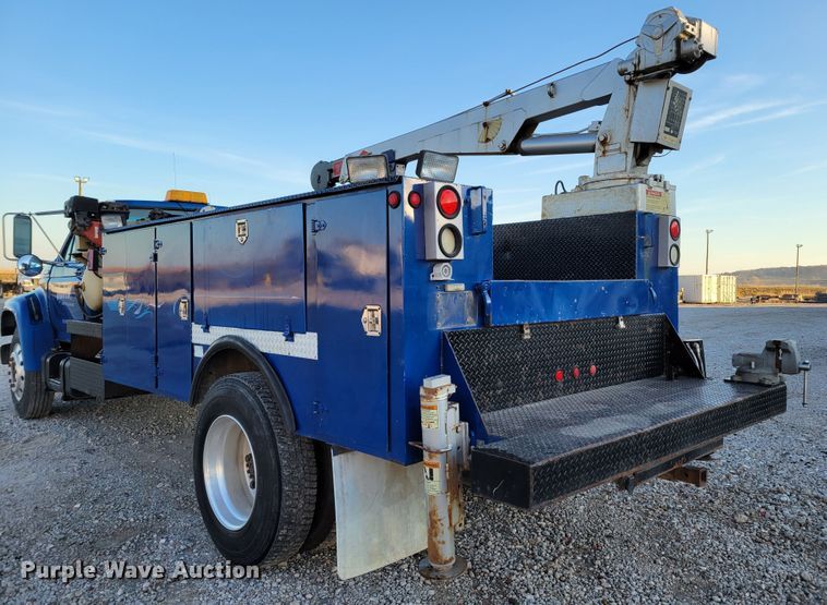 image for item DM8099 1997 Ford F800  utility / service truck