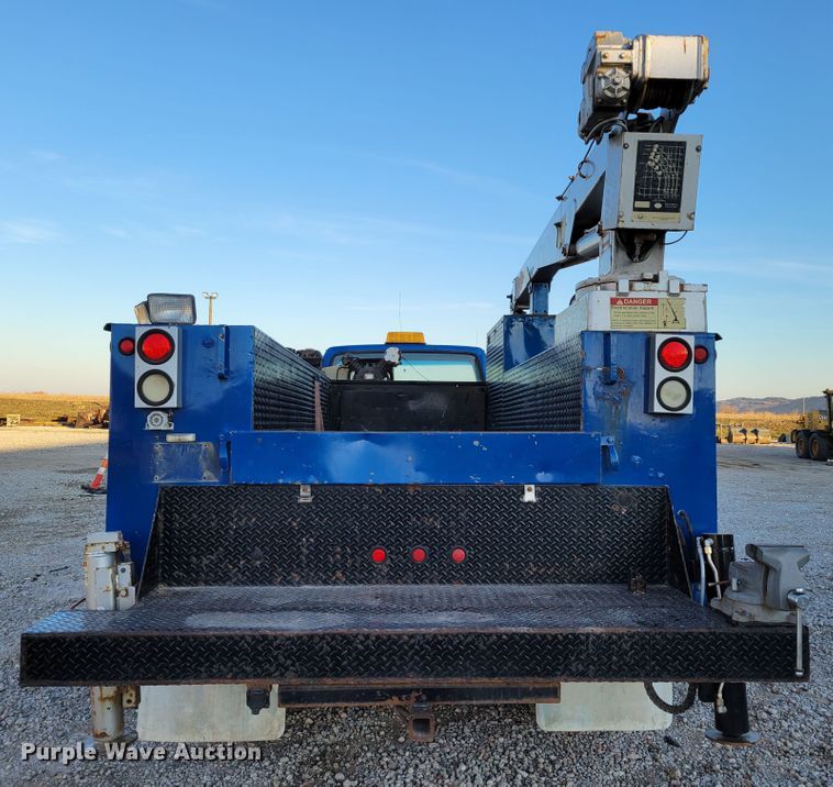 image for item DM8099 1997 Ford F800  utility / service truck