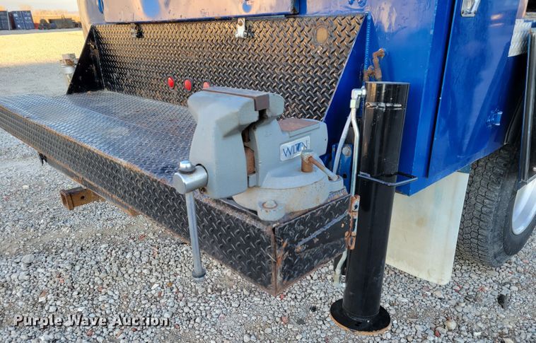 image for item DM8099 1997 Ford F800  utility / service truck