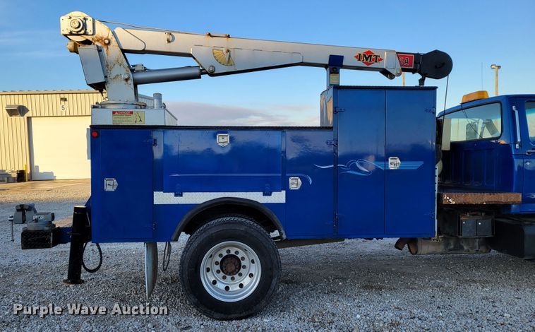 image for item DM8099 1997 Ford F800  utility / service truck