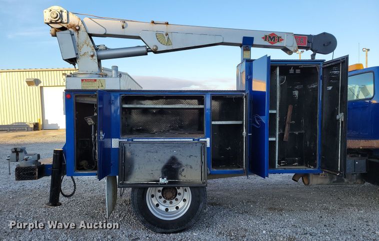 image for item DM8099 1997 Ford F800  utility / service truck