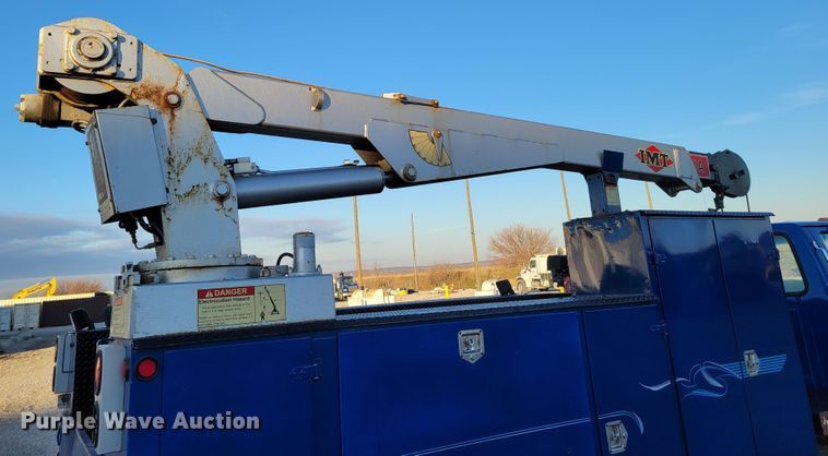 image for item DM8099 1997 Ford F800  utility / service truck