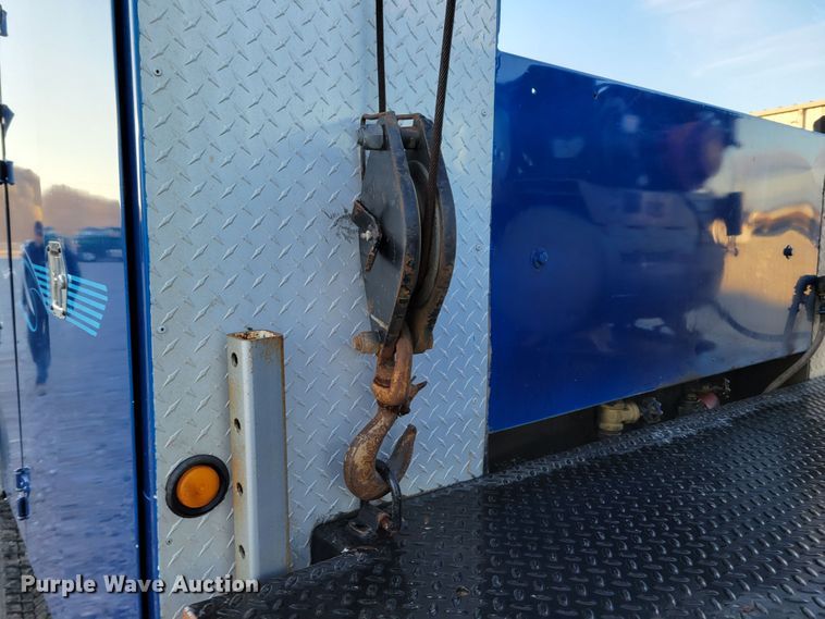 image for item DM8099 1997 Ford F800  utility / service truck