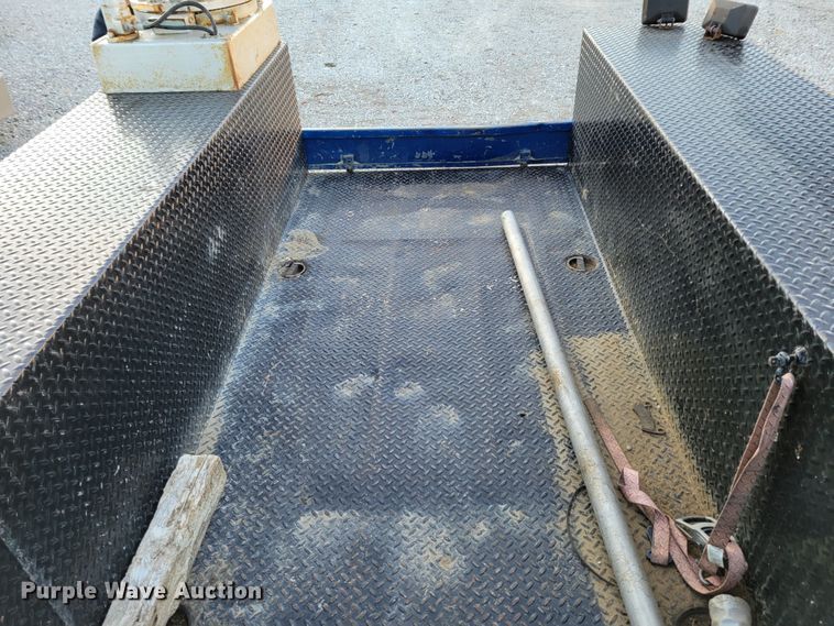 image for item DM8099 1997 Ford F800  utility / service truck