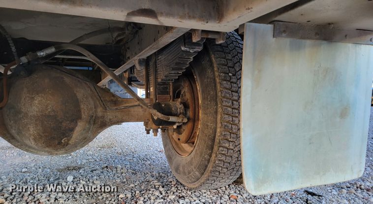 image for item DM8099 1997 Ford F800  utility / service truck