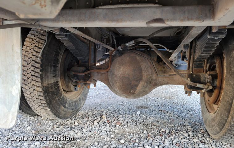 image for item DM8099 1997 Ford F800  utility / service truck