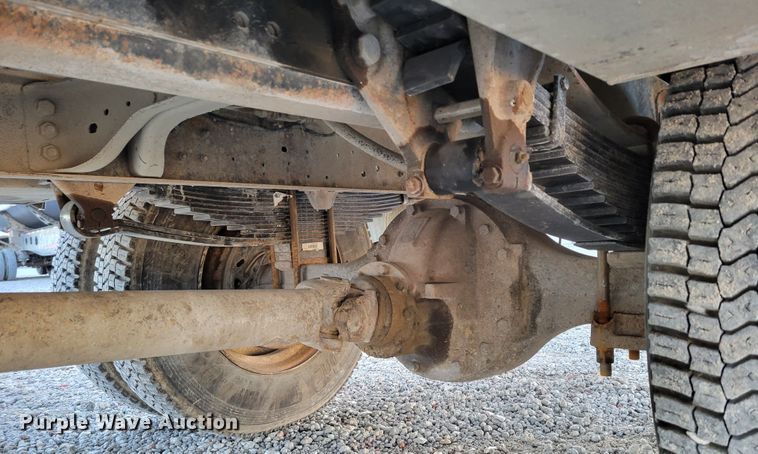 image for item DM8099 1997 Ford F800  utility / service truck