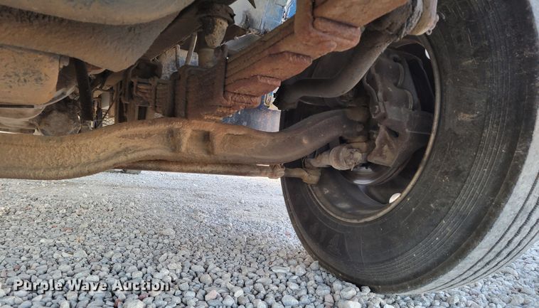 image for item DM8099 1997 Ford F800  utility / service truck