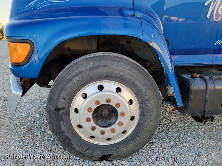 image for item DM8099 1997 Ford F800  utility / service truck