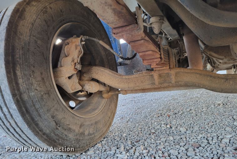 image for item DM8099 1997 Ford F800  utility / service truck