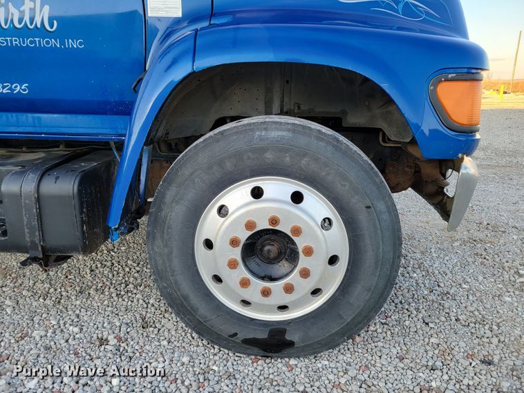 image for item DM8099 1997 Ford F800  utility / service truck