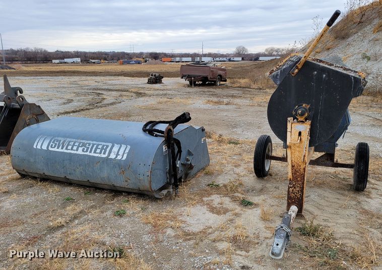 image for item DM8105 (2) pieces of construction equipment