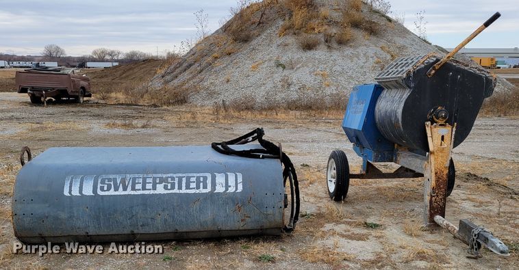 image for item DM8105 (2) pieces of construction equipment