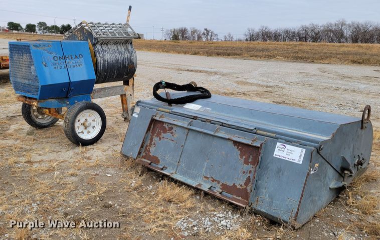 image for item DM8105 (2) pieces of construction equipment