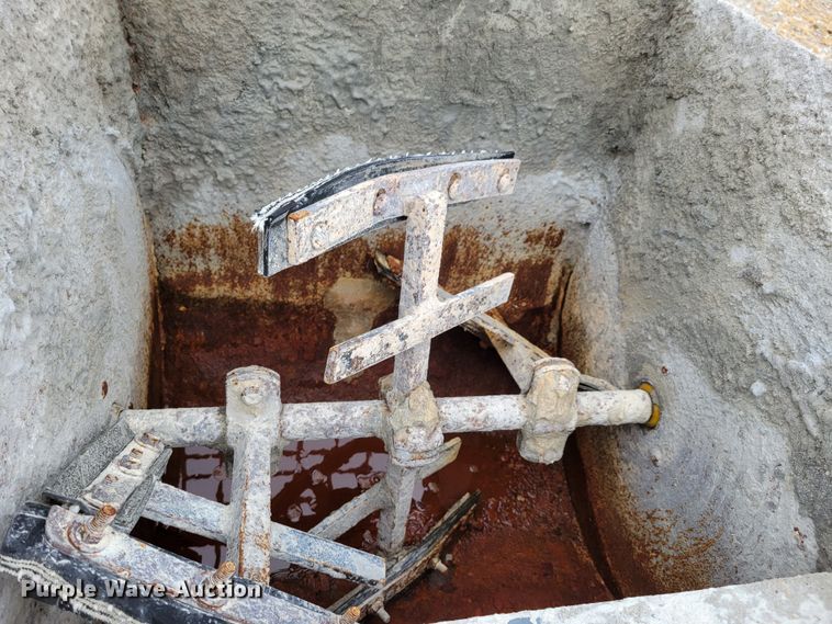 image for item DM8105 (2) pieces of construction equipment